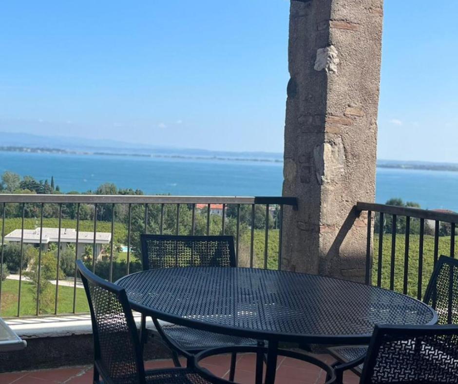Castello Belvedere Apartments Desenzano del Garda Ngoại thất bức ảnh